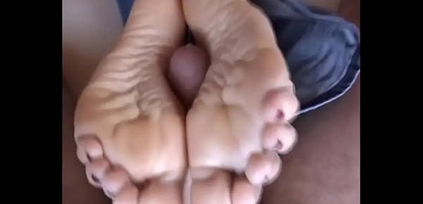  77 cumshots on her feet (compilation, downloaded from sexmob.xxx)
